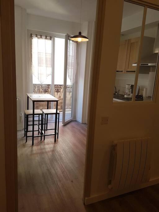 Agreable Appartement Lumineux Au Centre-Ville Oyonnax Luaran gambar